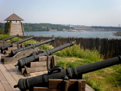 Пушки комплекса Запорожская Сечь на Хортице